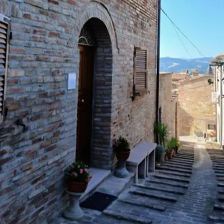 Borgo Montaner Tatil Evi Montefelcino